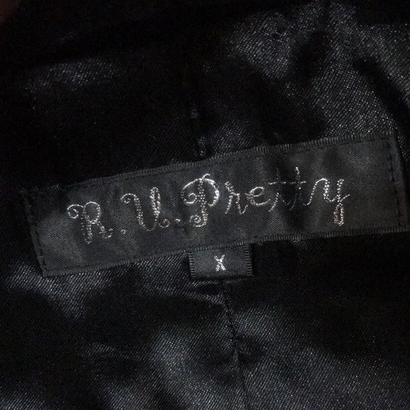 Elegant Cloth Coat - Picture 5 of 8